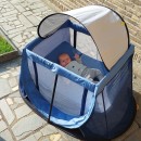 AeroMoov Instant Travel Cot: Αναδιπλούμενο Παρκοκρέβατο Μπλε AeroMoov Instant Travel Cot: Αναδιπλούμενο Παρκοκρέβατο Μπλε