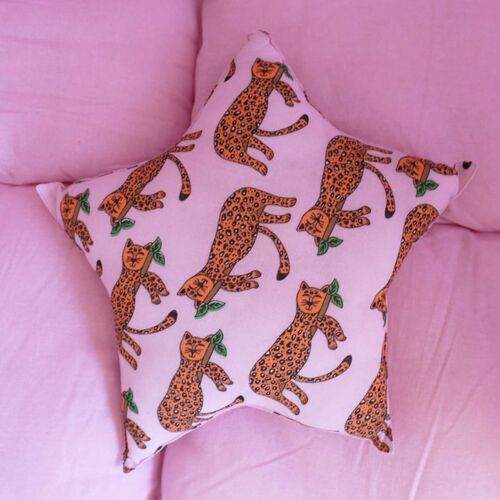 BabyBliss: Μεγάλη υφασμάτινη σκηνή με παχύ στρώμα και 2 μαξιλαράκια "Spots Tell Tales Of The Leopard" BabyBliss: Μεγάλη υφασμάτινη σκηνή με παχύ στρώμα και 2 μαξιλαράκια "Spots Tell Tales Of The Leopard"