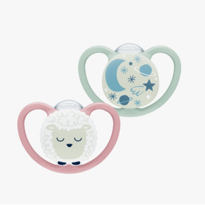 Nuk Space Night Πιπίλα Σιλικόνης Πρόβατο Αστεράκια Ροζ 6-18m 2τμχ Nuk Space Night Πιπίλα Σιλικόνης Πρόβατο Αστεράκια Ροζ 6-18m 2τμχ