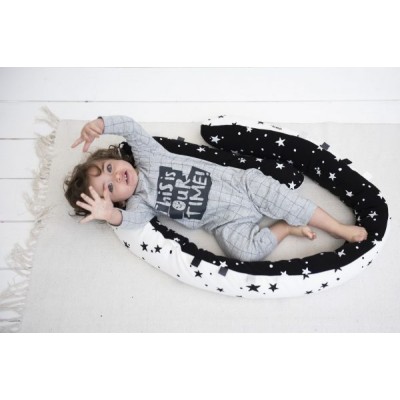 Πολυχρηστικό Μαξιλάρι Snuggly Snake Βαμβακερό Μαύρα Αστέρια Minene Πολυχρηστικό Μαξιλάρι Snuggly Snake Βαμβακερό Μαύρα Αστέρια Minene