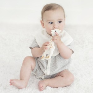 Σόφι Η Καμηλοπάρδαλη Το Πρώτο Παιχνίδι Του Μωρού Που Διεγείρει ΄Ολες Του Τις Αισθήσεις Σόφι Η Καμηλοπάρδαλη Το Πρώτο Παιχνίδι Του Μωρού Που Διεγείρει ΄Ολες Του Τις Αισθήσεις