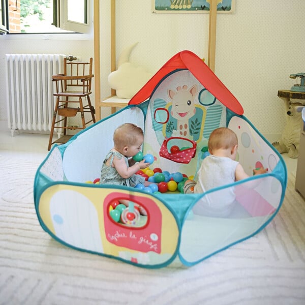 Σόφι Καμηλοπάρδαλη Πισίνα Με Μπαλάκια Σόφι Καμηλοπάρδαλη Πισίνα Με Μπαλάκια