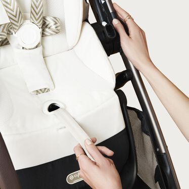 Βρεφικό Καρότσι Cybex Gazelle S Seashell Beige Με Γκρι Σκελετό